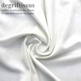 Dégriftissus vous propose ce tissu d&#039;ameublement double face satiné blanc à fleurs striées Vous allez pouvoir agrémenter votre 