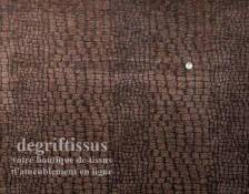 Ecorse chocolat Dégriftissus vous propose ce tissu d'ameublement écorce d'arbre marron, tissage velours chenillé de très belle q