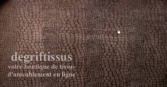 Ecorse chocolat Dégriftissus vous propose ce tissu d'ameublement écorce d'arbre marron, tissage velours chenillé de très belle q