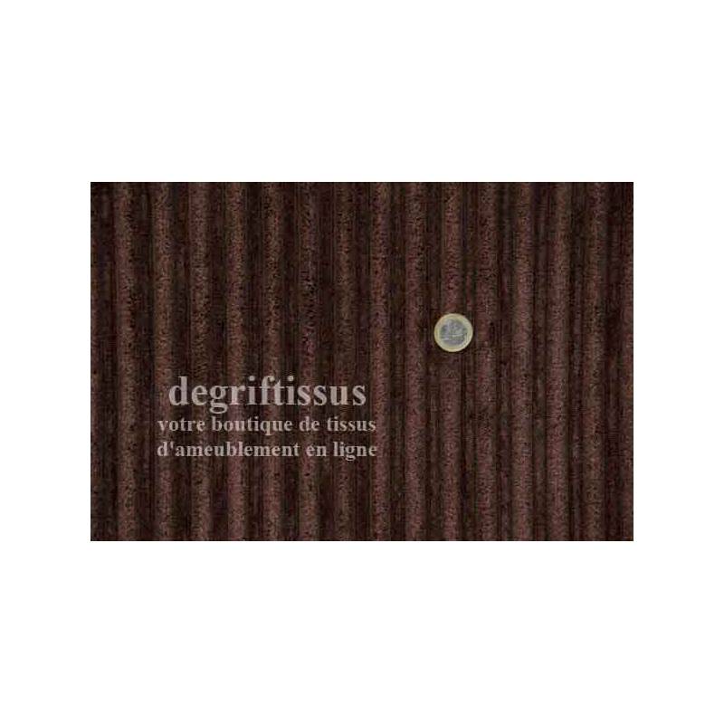 Velour grosses côtes chocolat Dégriftissus vous propose ce tissu d'ameublement imitant une peluche, motifs grosses côtes chocola