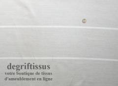 Dégriftissus vous propose ce tissu d'ameublement couleur lin rayé blanc, tissé Jacquard de belle épaisseur, doublé latex, avec b