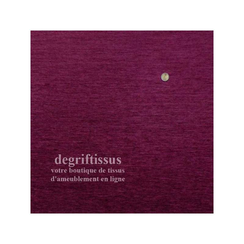 Dégriftissus vous propose ce tissu d'ameublement velours chenillé prune de belle épaisseur, doublé de latex, très résistant, ave