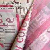 Satiné lettres fuchsia Dégriftissus vous propose ce tissu d'ameublement satiné tissé, gris avec lettres fuchsia, de haute qualit