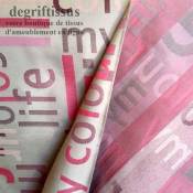 Satiné lettres fuchsia Dégriftissus vous propose ce tissu d'ameublement satiné tissé, gris avec lettres fuchsia, de haute qualit