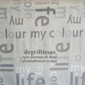 Satiné lettres gris Dégriftissus vous propose ce tissu d'ameublement satiné tissé, gris avec lettres grises, de haute qualité, p