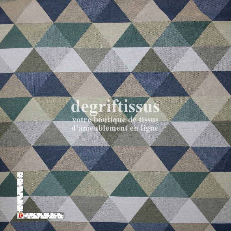 Triangles bleus verts beiges Dégriftissus vous propose ce superbe tissu d'ameublement avec motifs triangulaires bleus, verts et 