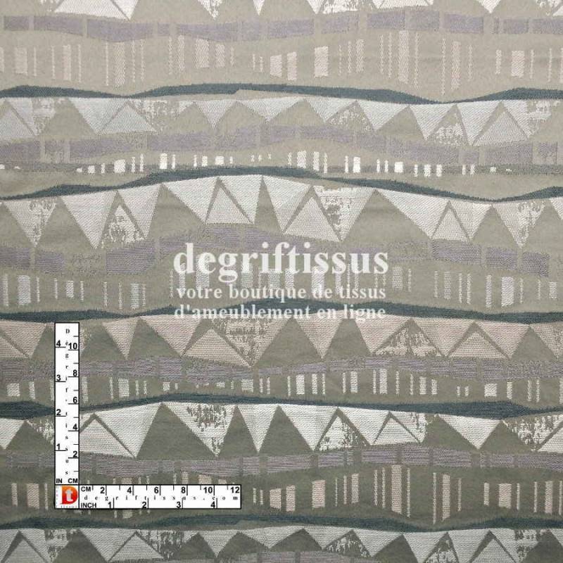 Dégriftissus vous propose ce tissu d'ameublement Jacquard motifs toits vus de nuits, de grande résistance, très souple, recomman