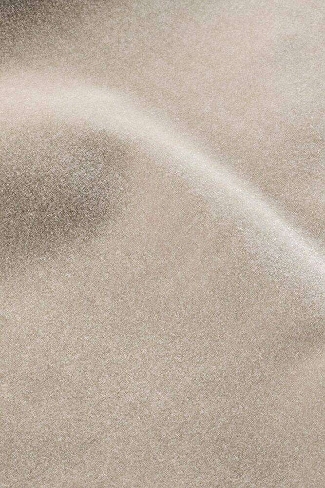 906