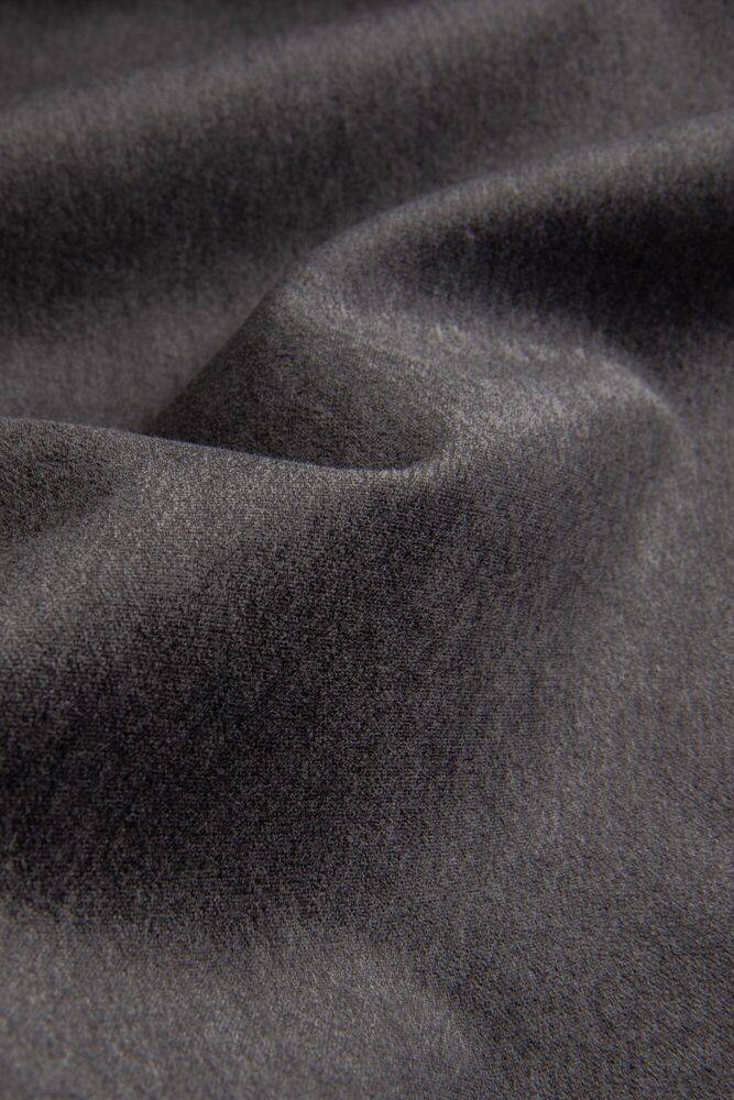 812