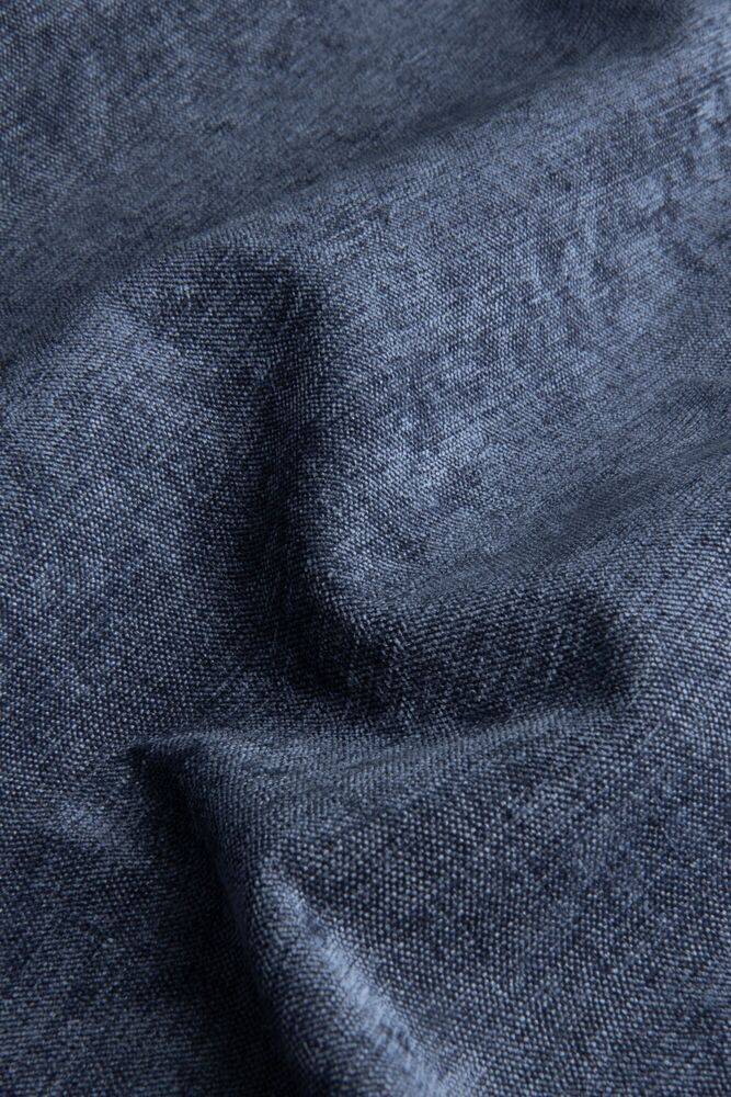 608