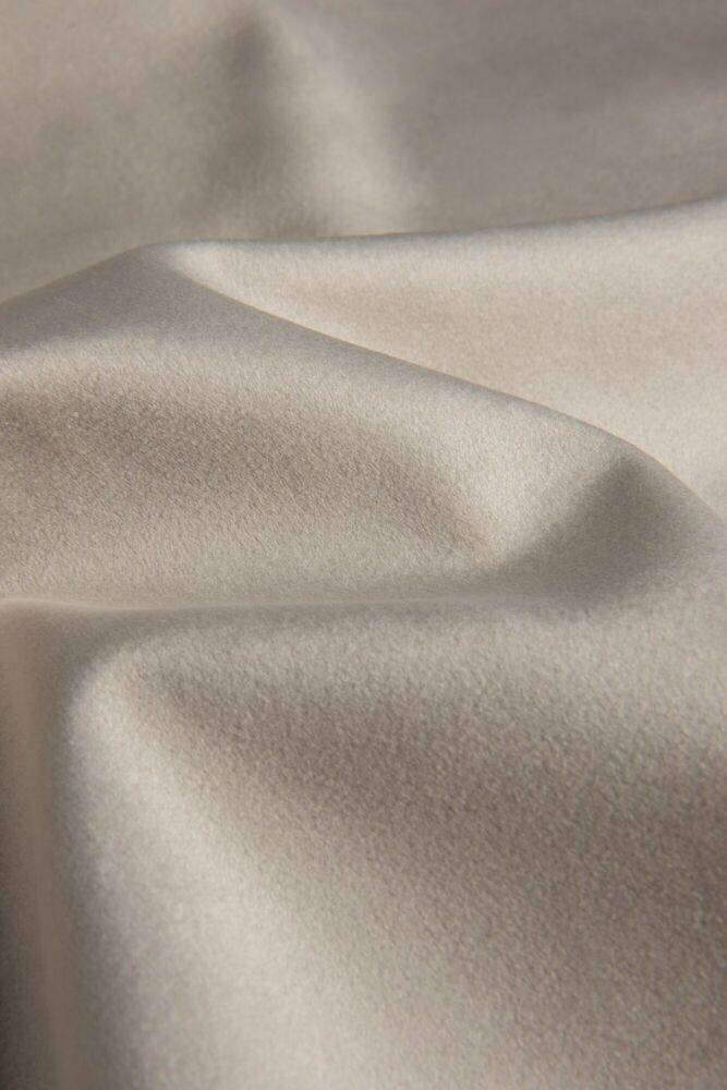 906