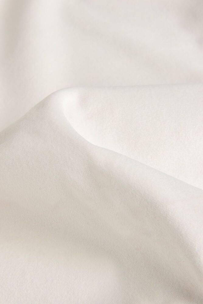 910