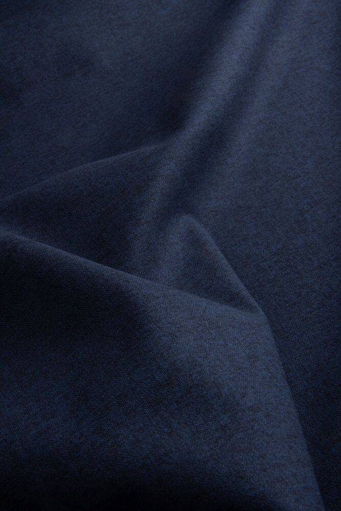 607