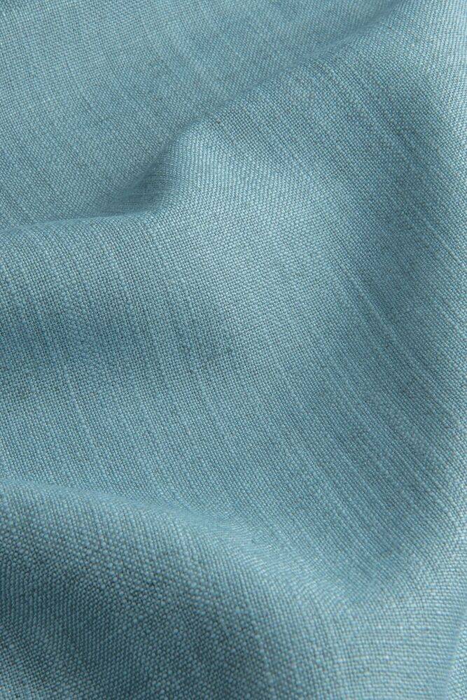 608