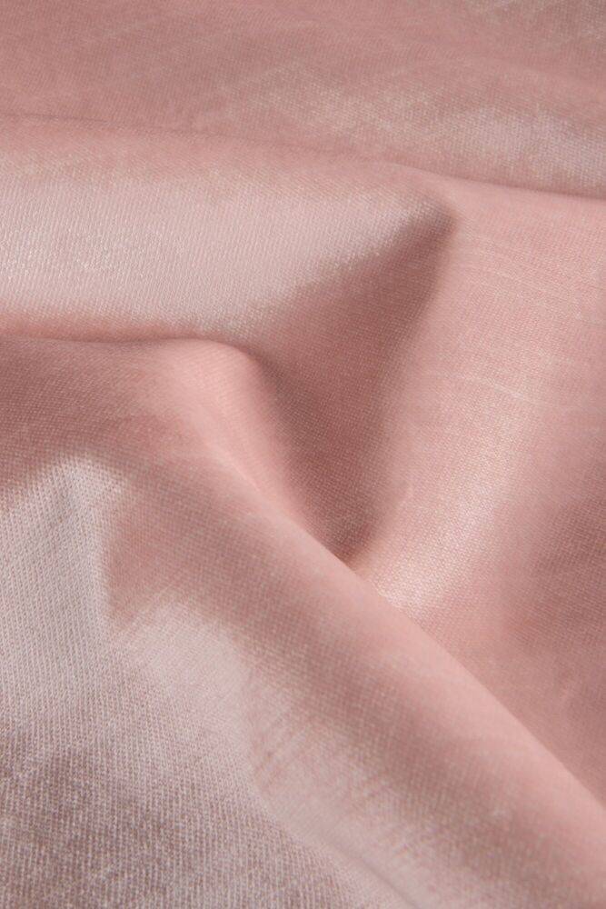 700