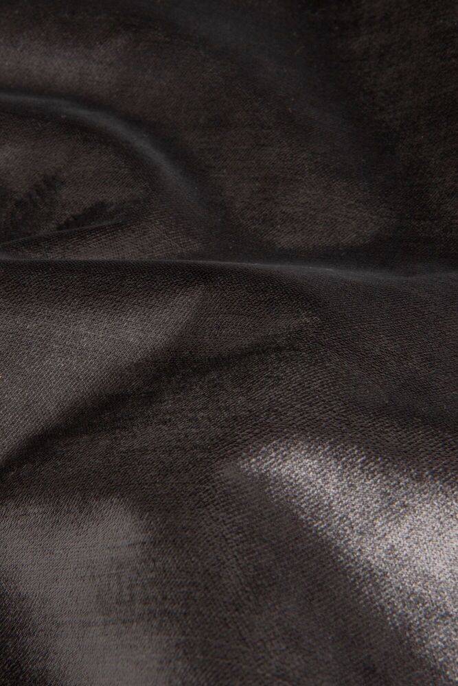 806