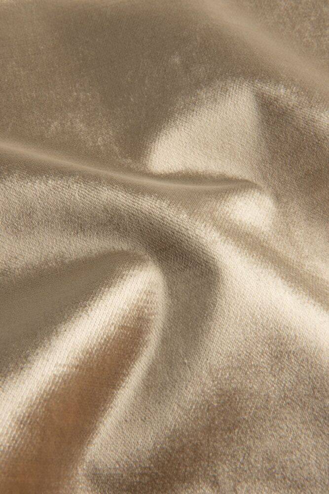 910
